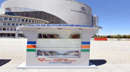 Malatya'da "durak kütüphane" uygulaması başlatıldı